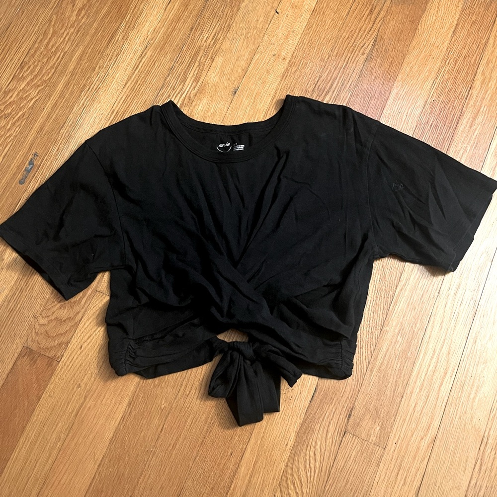 Aerie black wrap back cropped tee. Size medium.
